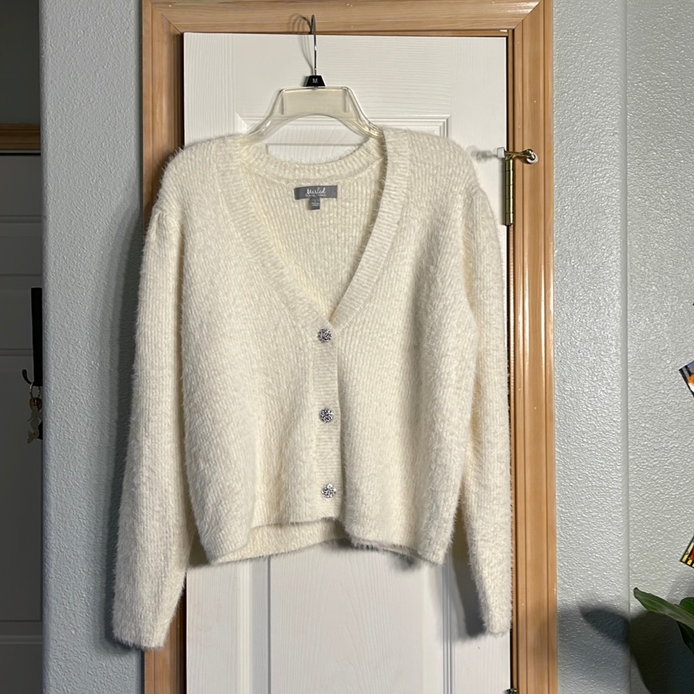 NWOT sweater. Size L